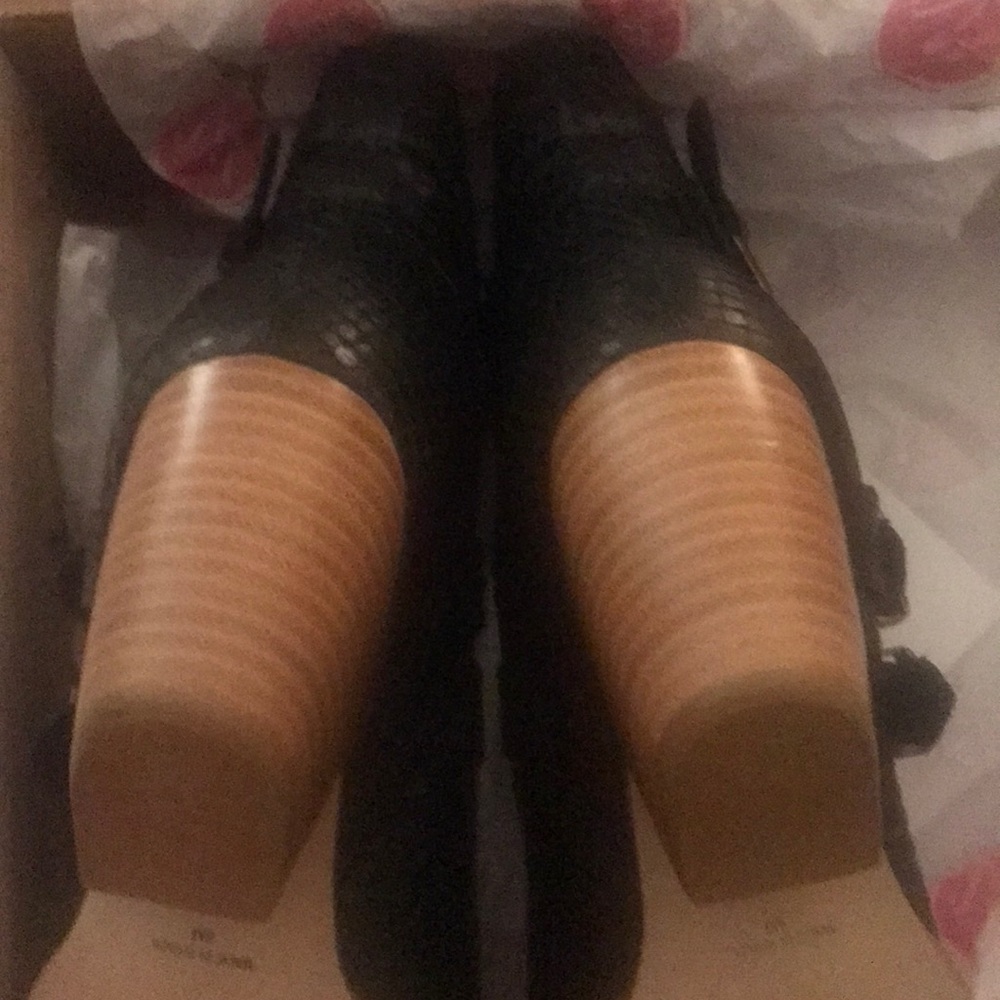Boots - Picture 3 of 7